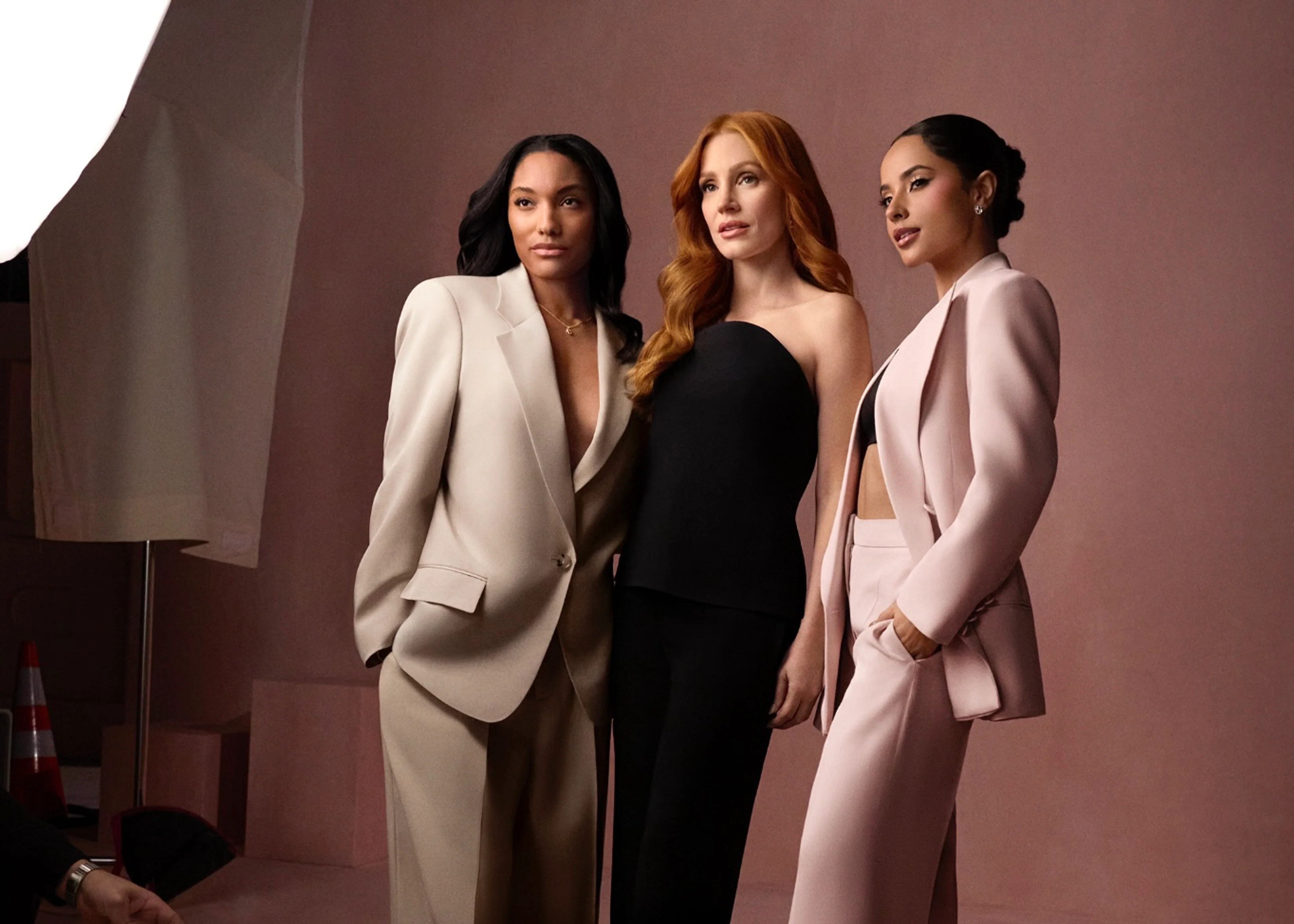 Jessica Chastain, Becky G und Tara Davis-Woodhall für die Kampagne von Boss Bottled Beyond for Her.