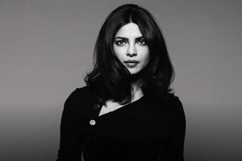 Schwarz-Weiß-Porträt von Priyanka Chopra Jonas, der neuen Rolex-Testimonee.
