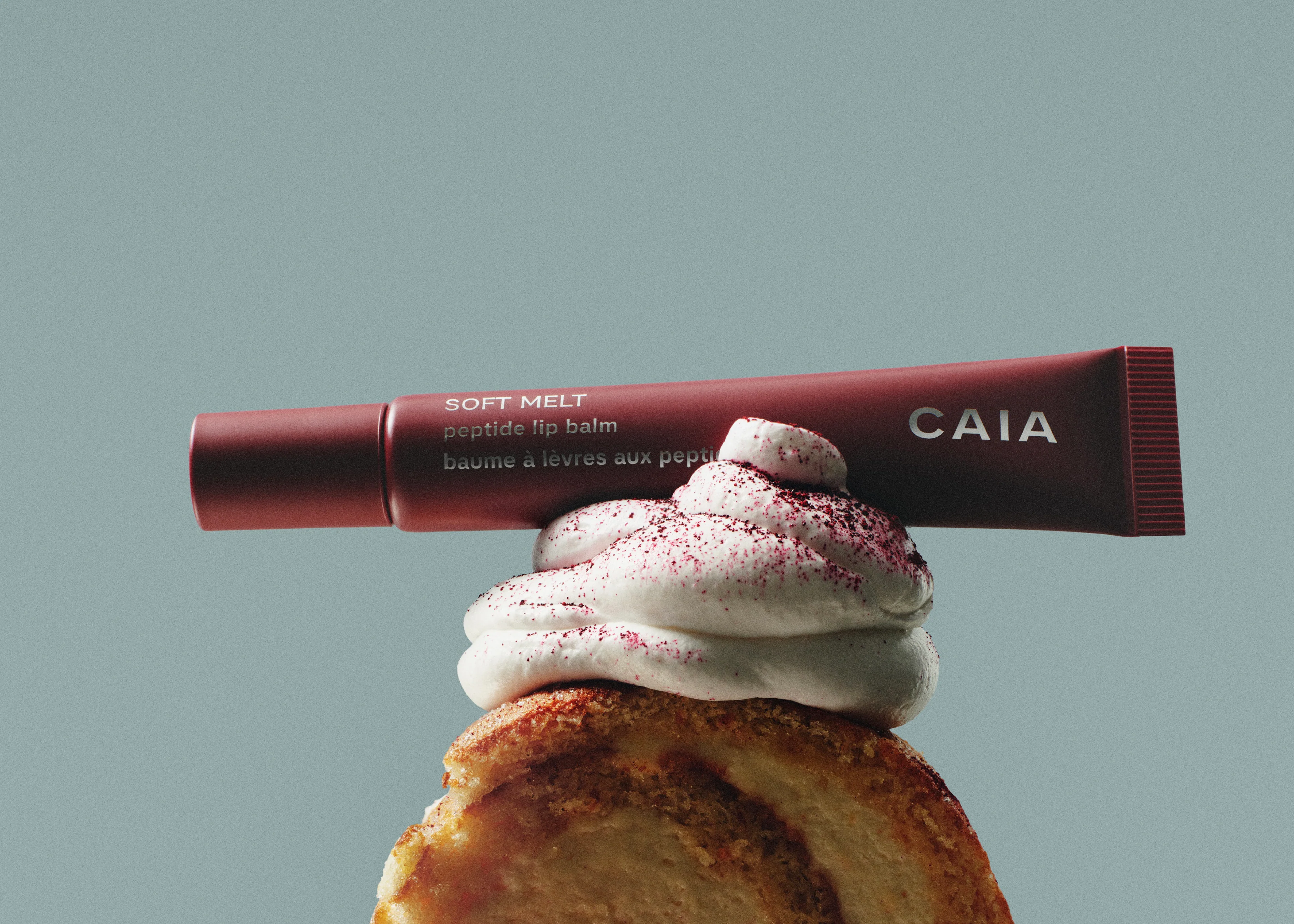 Caia Cosmetics Soft Melt Peptide Lip Balm Cherry On Top – schwedische Beauty-Marke jetzt bei Douglas Wien erhältlich