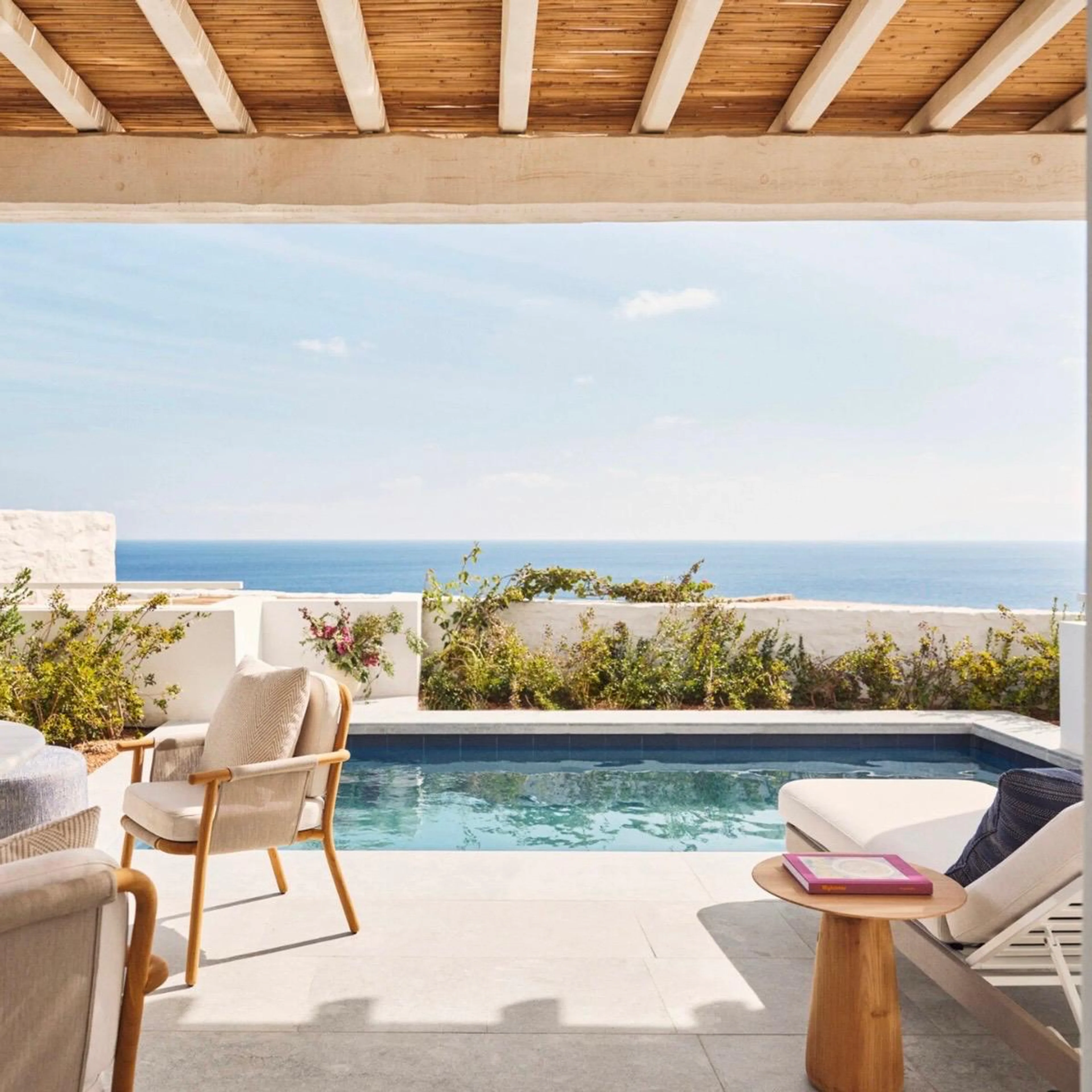 Four Seasons Hotel Mykonos mit Pool, Terrasse und Blick auf das Meer