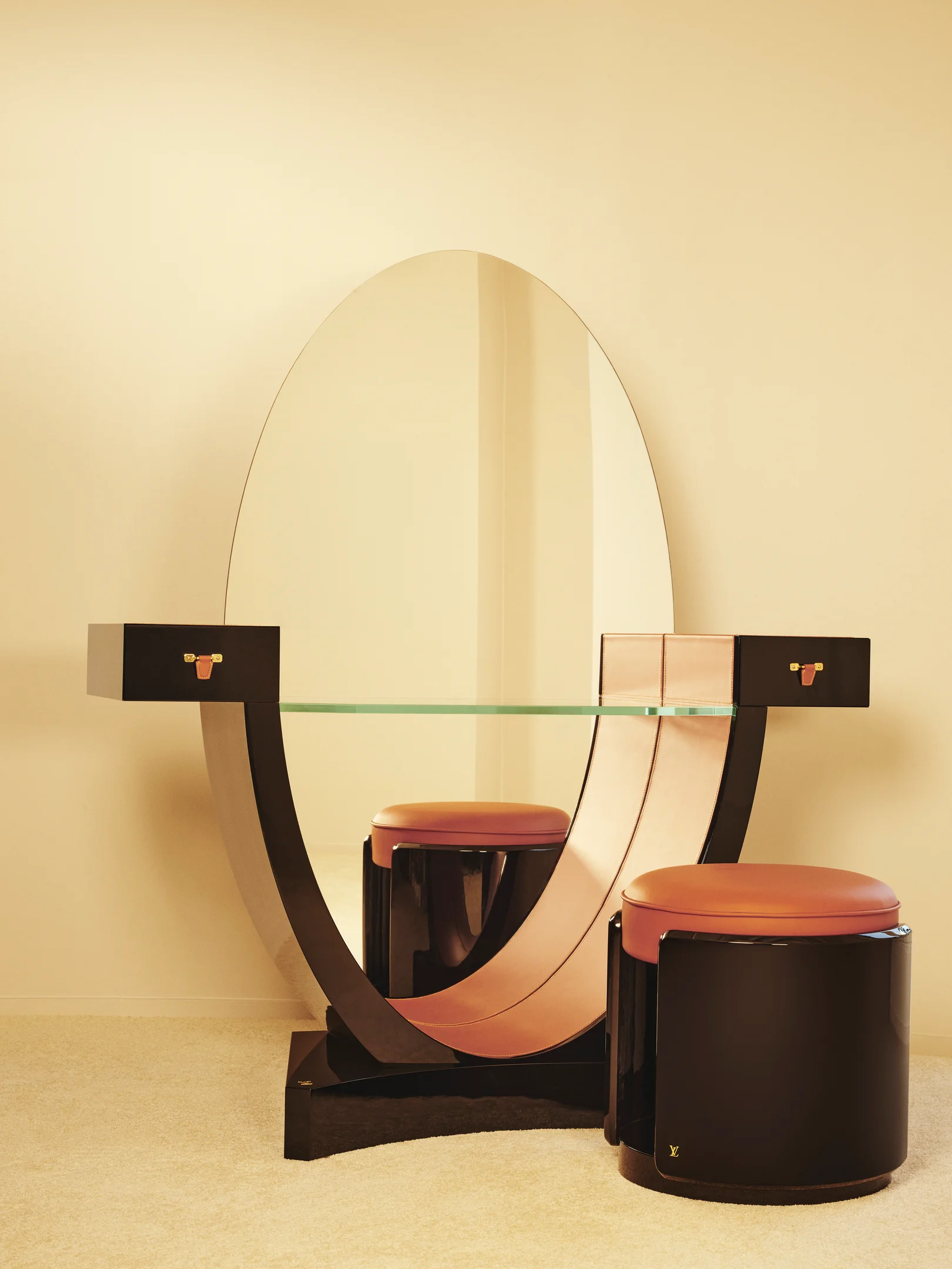Louis Vuitton Celeste Schminktisch mit Spiegel und Hocker aus der Pierre Émile Legrain Hommage Kollektion