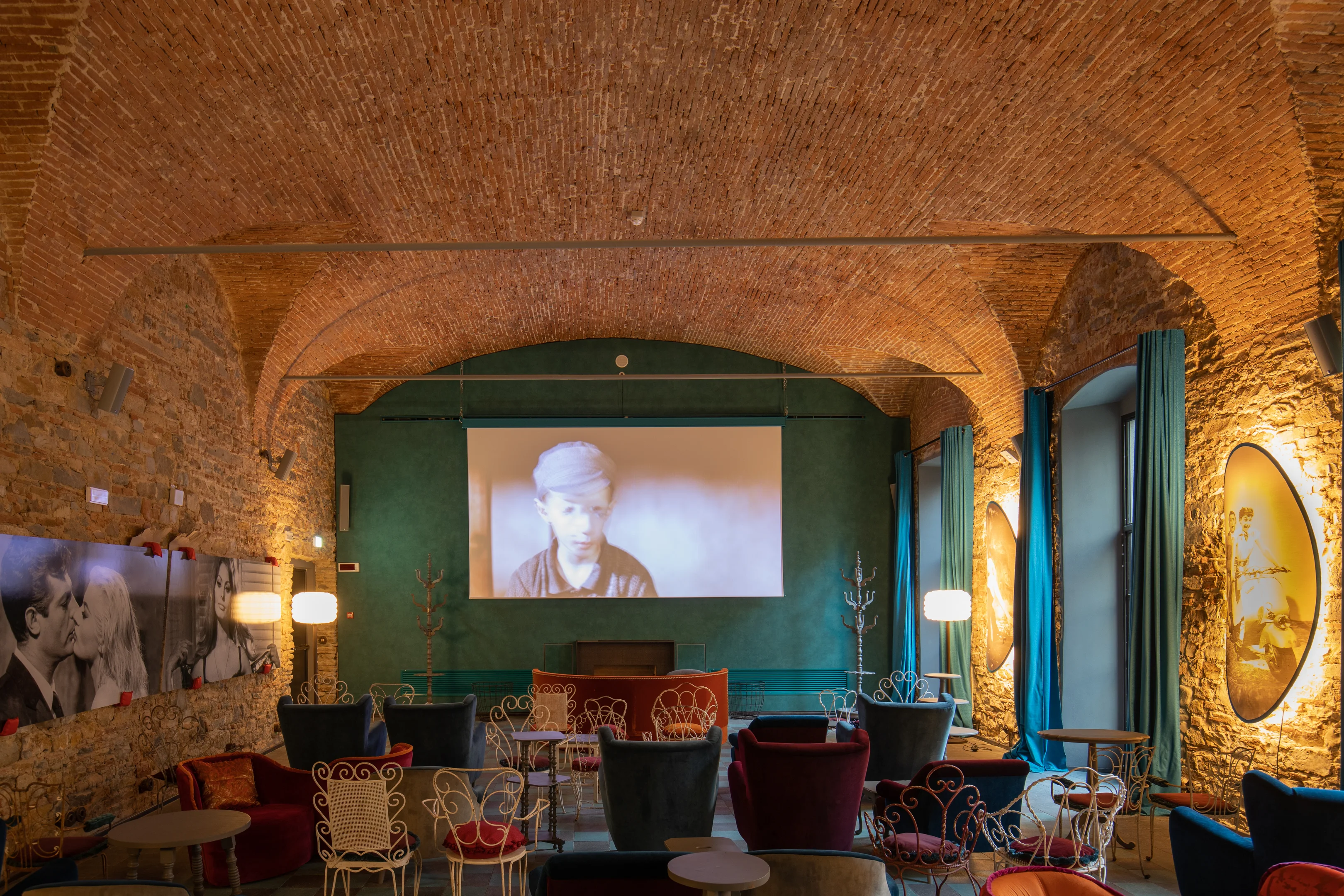 Cinema Paradiso Lounge im 25hours Hotel Florenz