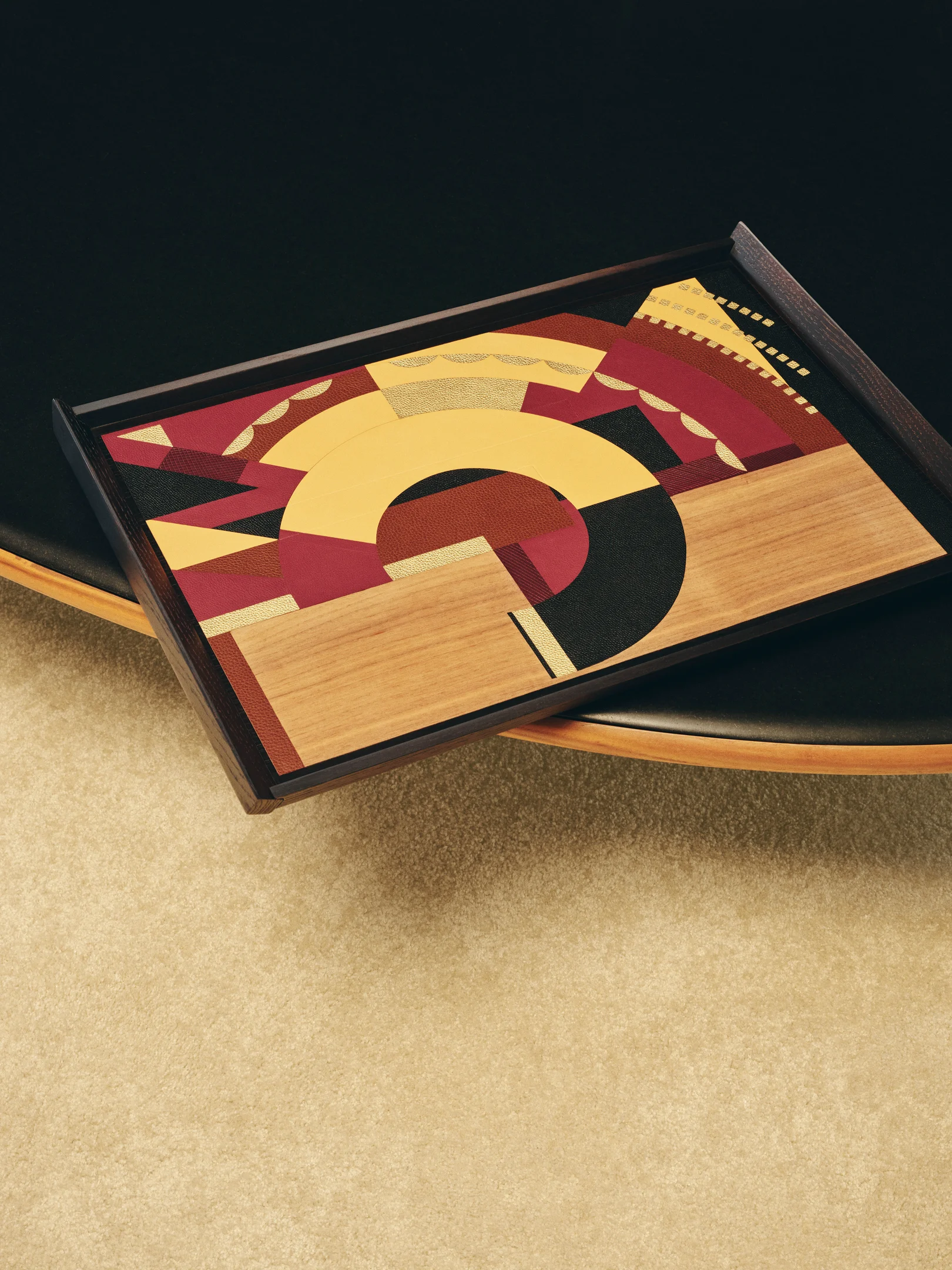 Louis Vuitton Tablett aus der Pierre Émile Legrain Hommage Kollektion mit grafischem Art-Déco-Muster