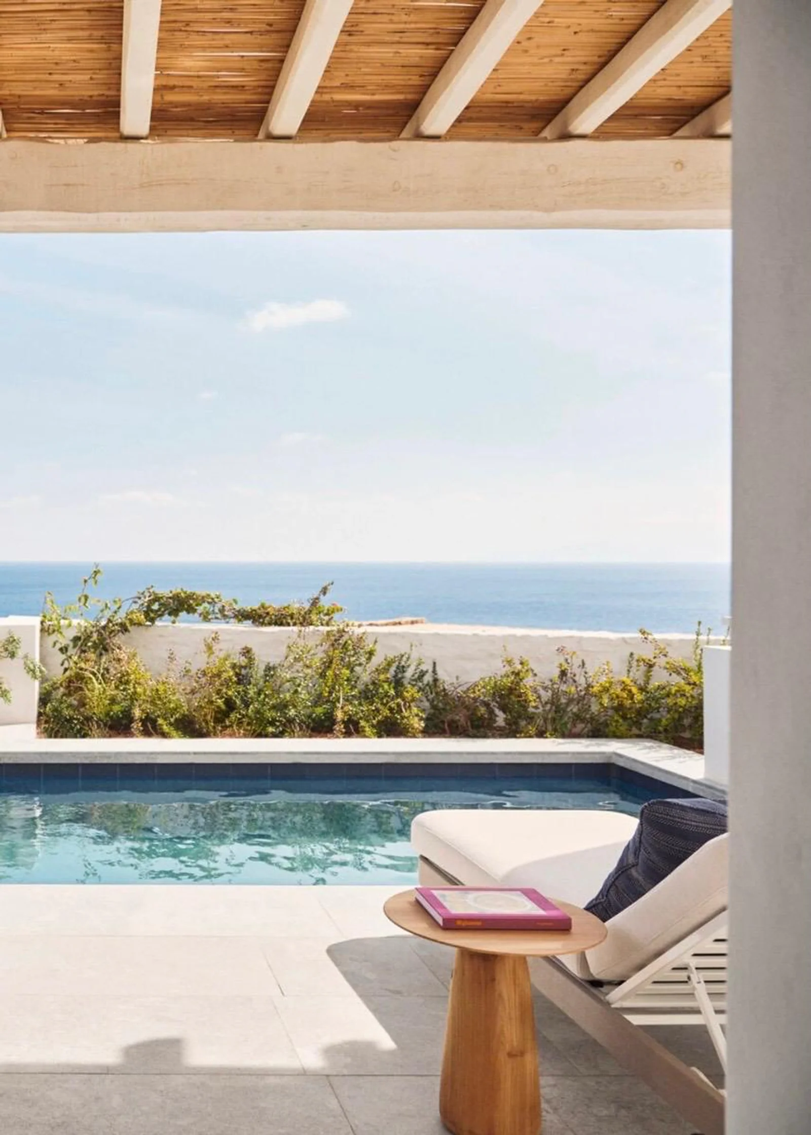 Four Seasons Hotel Mykonos mit Pool, Terrasse und Blick auf das Meer