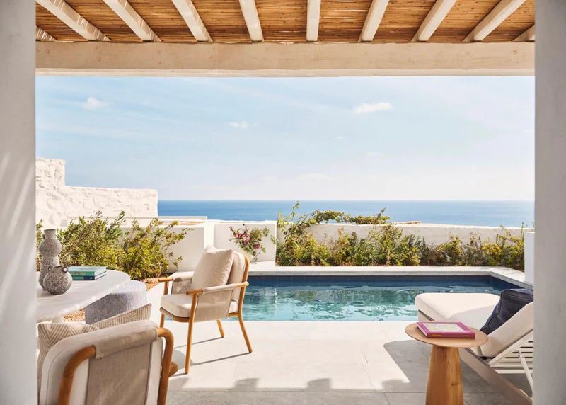 Four Seasons Hotel Mykonos mit Pool, Terrasse und Blick auf das Meer
